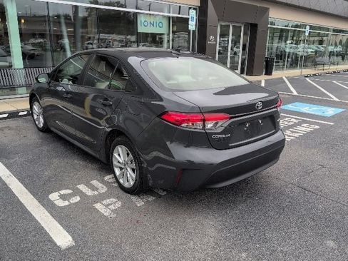 Used 2023 Toyota Corolla LE w/ LE Convenience Package FWD image 5