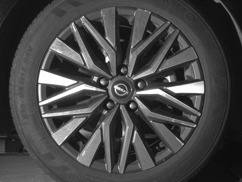 Used 2025 Nissan Altima 2.5 SV FWD image 13
