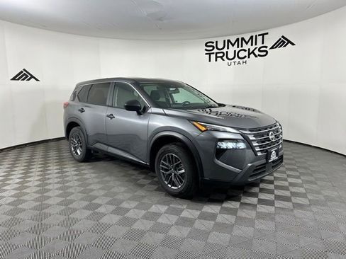 Used 2024 Nissan Rogue S AWD/4WD image 2