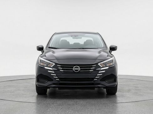 Used 2025 Nissan Versa SV image 2