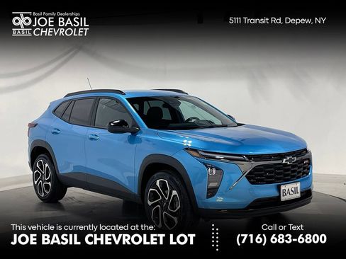 Used 2025 Chevrolet Trax RS FWD image 1