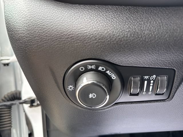 Used 2025 Jeep Compass Trailhawk AWD/4WD image 18