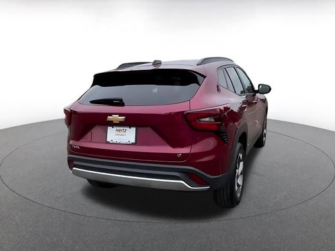 Used 2025 Chevrolet Trax LT w/ LT Convenience Package FWD image 14