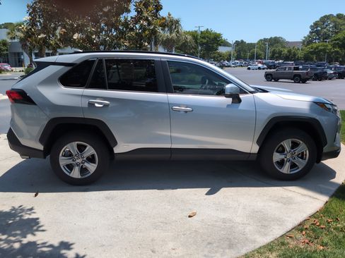 Used 2024 Toyota RAV4 LE AWD/4WD image 11