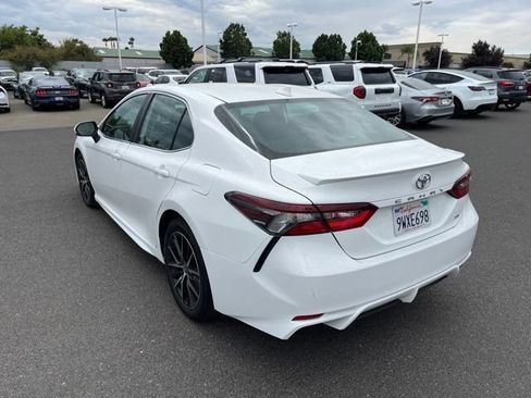 Used 2024 Toyota Camry SE FWD image 3