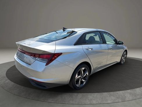Used 2023 Hyundai Elantra SEL w/ Convenience Package FWD image 5
