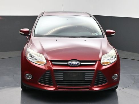 Used 2014 Ford Focus SE w/ Equipment Group 201A FWD image 2