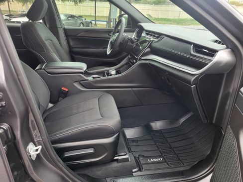 Used 2025 Jeep Grand Cherokee L Laredo w/ Luxury Tech Group I RWD image 11