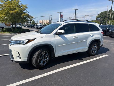 Used 2019 Toyota Highlander Limited Platinum AWD/4WD image 3