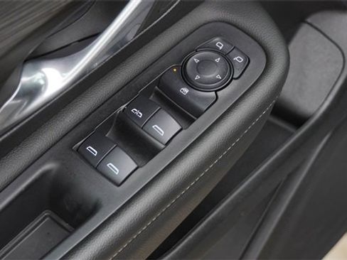 Used 2024 GMC Terrain SLE image 19