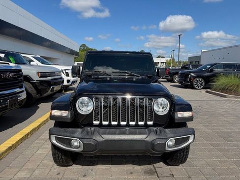 Used 2023 Jeep Gladiator Overland AWD/4WD image 3