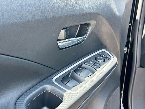 New 2025 Nissan Versa SR w/ Trunk Package FWD image 12