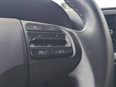 Used 2025 Hyundai Venue SEL FWD image 24