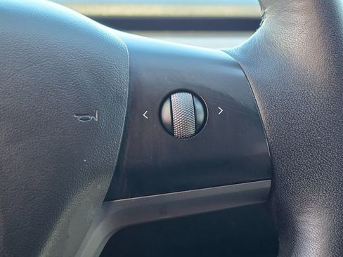 Used 2022 Tesla Model 3 image 32