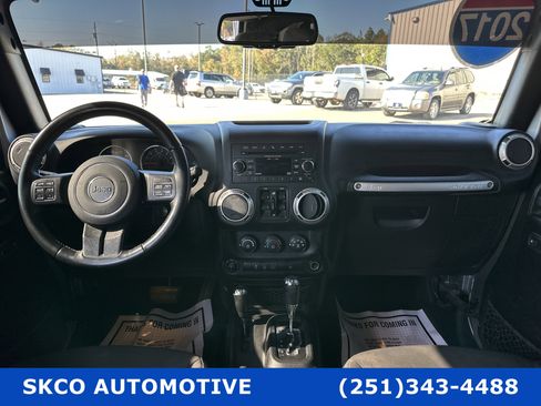 Used 2017 Jeep Wrangler Unlimited Sahara w/ Connectivity Group image 15