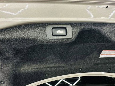 Used 2018 Lexus ES 350 w/ Luxury Package w/Wood Trim FWD image 34