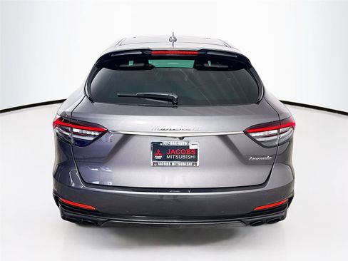 Used 2022 Maserati Levante Trofeo image 6