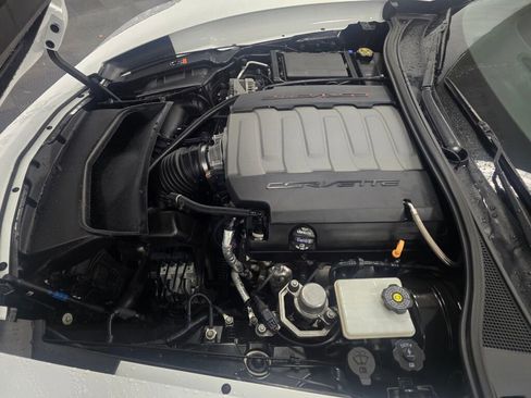 Used 2019 Chevrolet Corvette Stingray Coupe w/ 1LT image 10