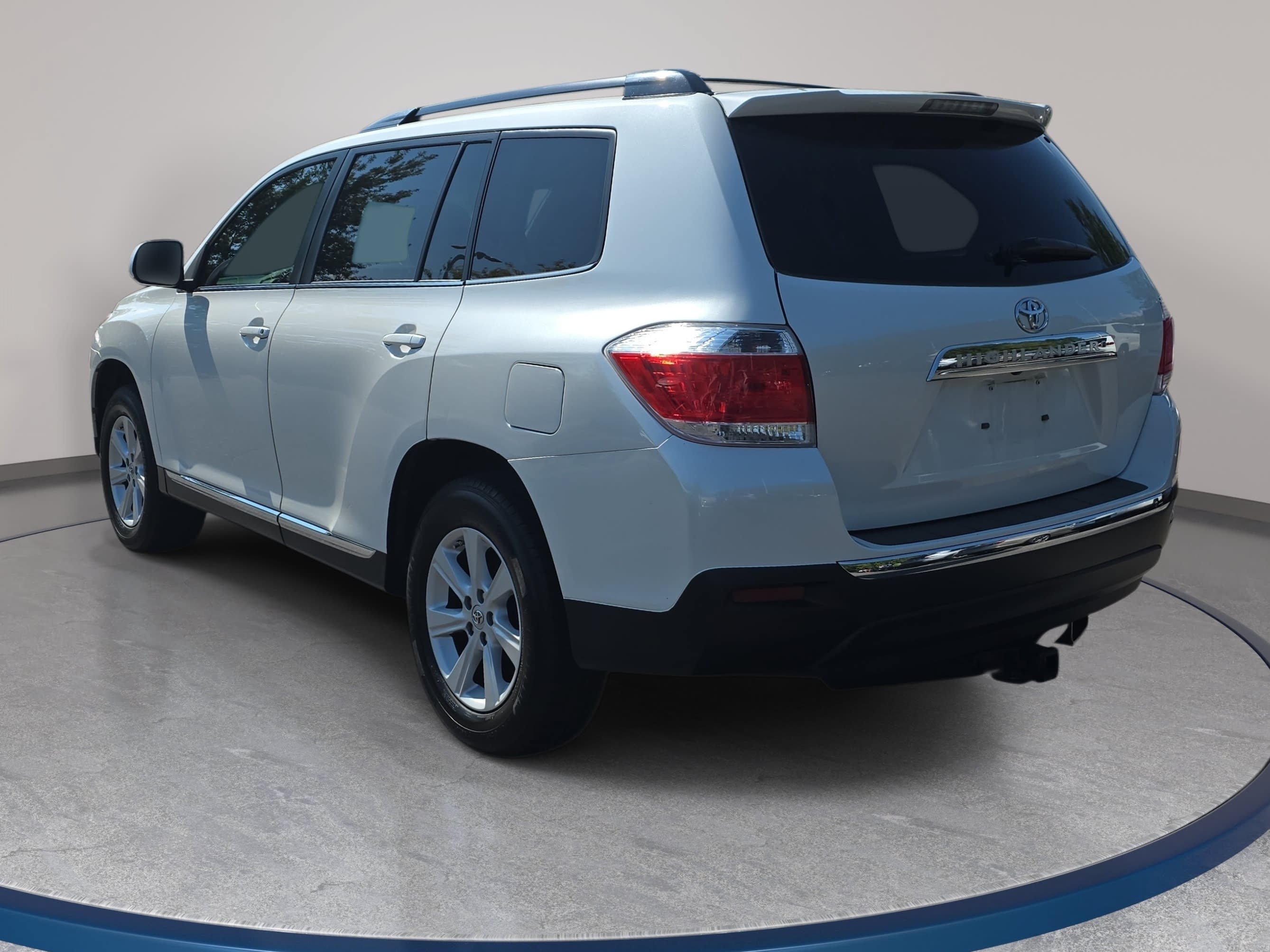 Used 2013 Toyota Highlander Plus FWD image 7