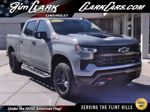 Used 2024 Chevrolet Silverado 1500 LT Trail Boss w/ LT Trail Boss Premium Package AWD/4WD image 1
