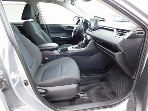 Used 2022 Toyota RAV4 LE image 16