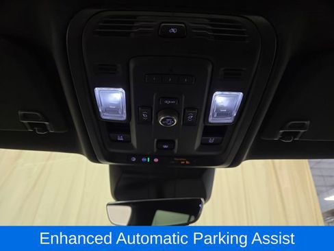 Used 2023 Cadillac Escalade Premium Luxury AWD/4WD image 25
