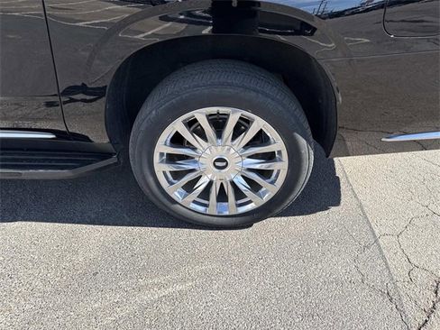 Used 2022 Cadillac Escalade ESV Premium Luxury image 37