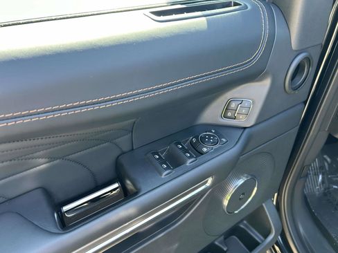 Used 2023 Ford Expedition Platinum image 22