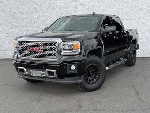 Used 2015 GMC Sierra 1500 Denali w/ Driver Alert Package AWD/4WD image 3