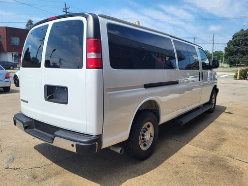 Used 2025 Chevrolet Express 3500 LS w/ Chrome Appearance Package RWD image 7