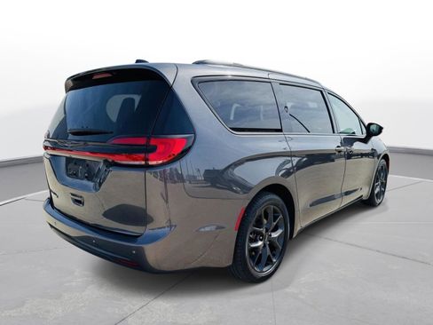 Used 2023 Chrysler Pacifica Touring-L w/ Uconnect Theater Family Group image 46