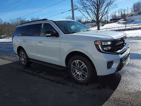 New 2026 Ford Expedition Active image 2