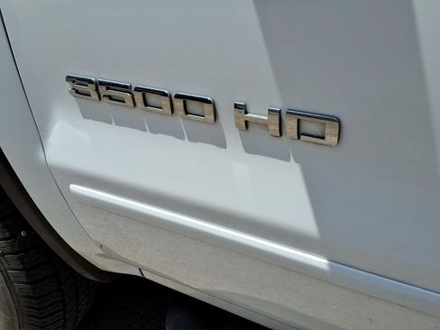 Used 2016 GMC Sierra 3500 SLE w/ SLE Preferred Package AWD/4WD image 8