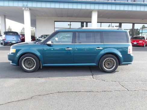 Used 2011 Ford Flex Limited w/ Rapid Spec Order Code image 2