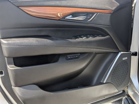 Used 2017 Cadillac Escalade Luxury image 12