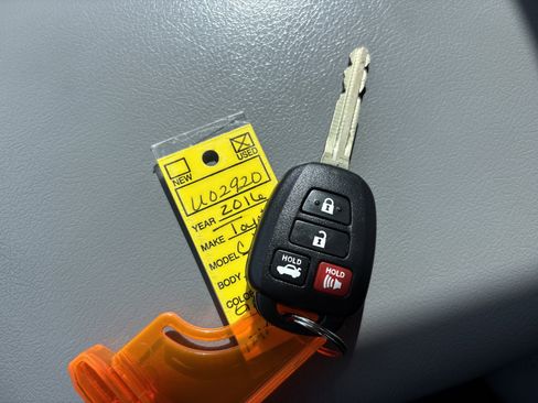 Used 2016 Toyota Camry SE FWD image 34