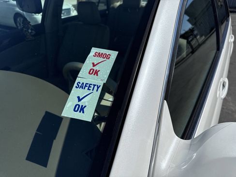 Used 2010 Toyota Avalon XLS image 10