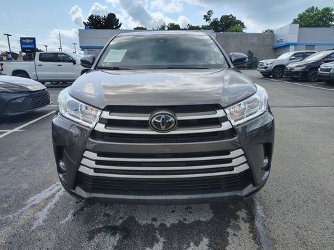 Used 2017 Toyota Highlander Plus AWD/4WD image 2