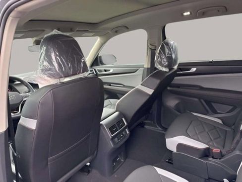 New 2026 Volkswagen Atlas Peak Edition image 4