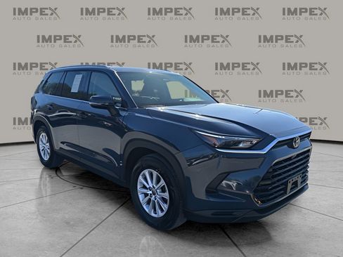 Used 2025 Toyota Grand Highlander XLE image 7