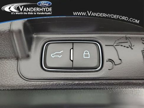 Used 2022 Ford Explorer XLT image 9