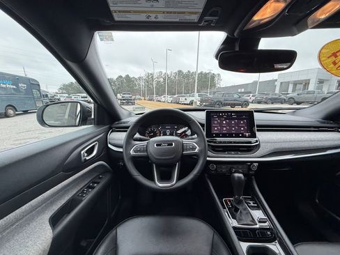 Used 2024 Jeep Compass Latitude image 13