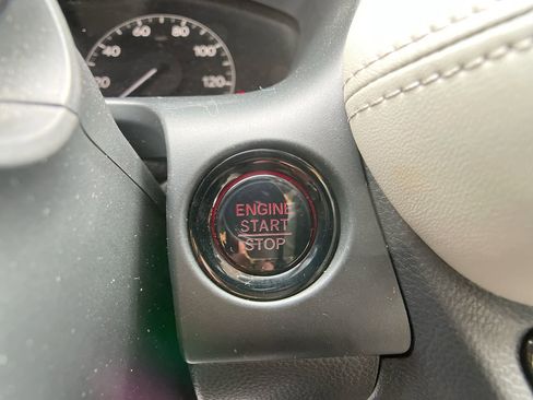 Used 2023 Honda HR-V LX image 27