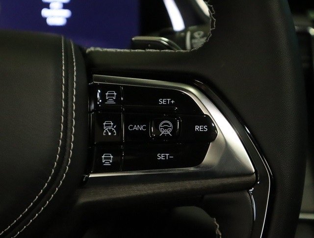 New 2023 Jeep Grand Cherokee Overland AWD/4WD image 8
