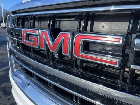 Used 2023 GMC Yukon XL SLT image 31