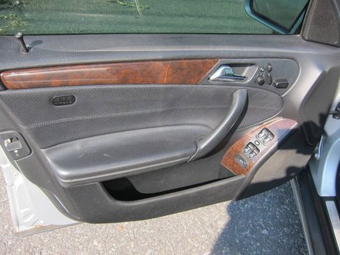 Used 2006 Mercedes-Benz C 350 4MATIC Sedan image 7