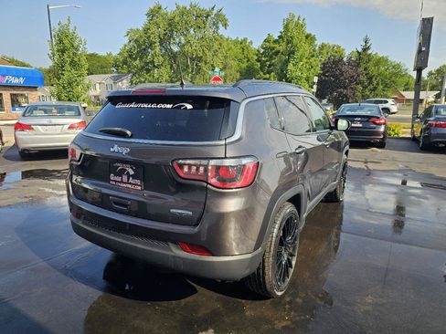 Used 2019 Jeep Compass Latitude w/ Cold Weather Group FWD image 11