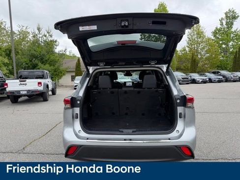 Used 2020 Toyota Highlander XLE AWD/4WD image 42