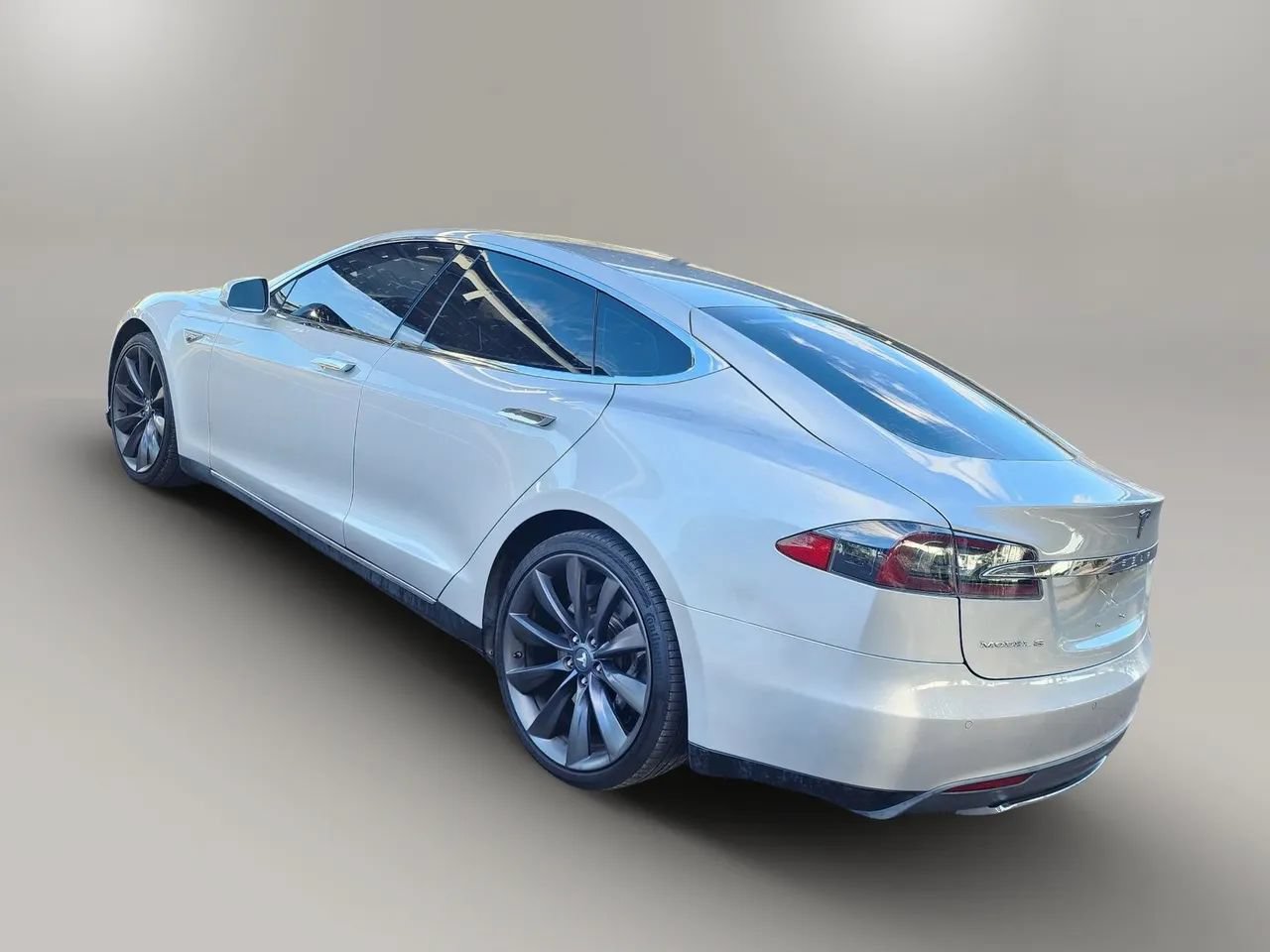 Used 2014 Tesla Model S 60 RWD image 3