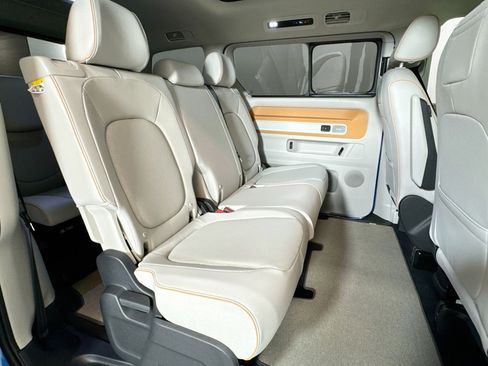 Used 2025 Volkswagen ID. Buzz 1st Edition image 25